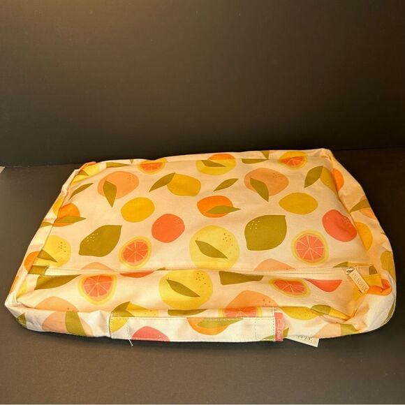 Calpak Citrus Fruits Large Packing Cube 16x11x2 - Picture 3 of 3